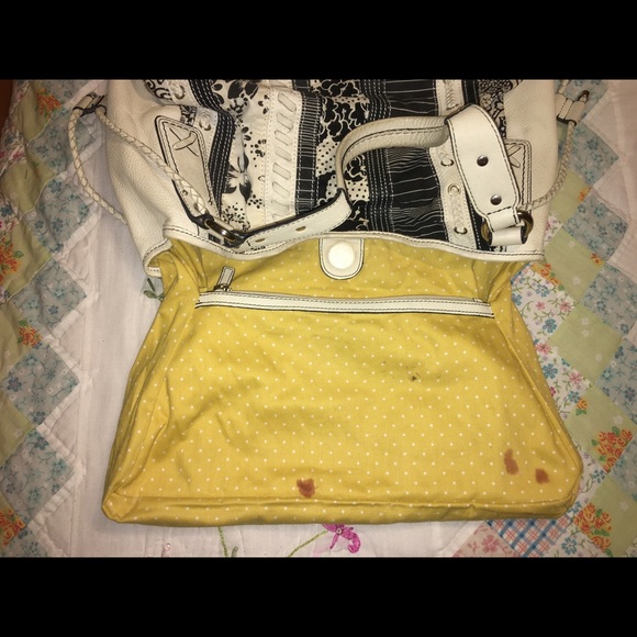 Clearance 🛍 White and black flowery fossil handbag. - Picture 4 of 6